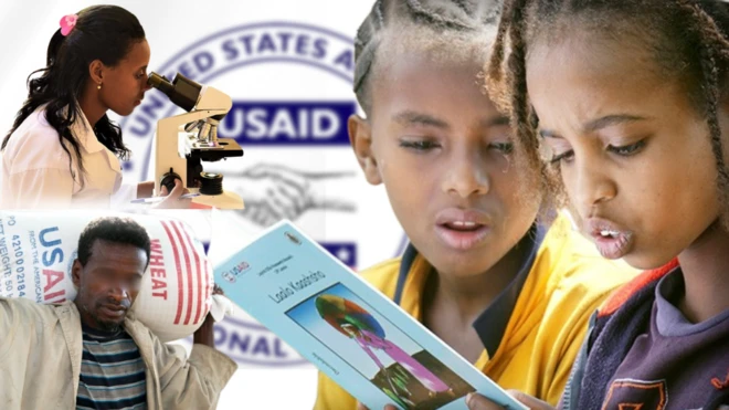 የጤና ባለሙያ፣ የእርዳታ እህል የተሸከመ ግለሰብ እና የሚያነቡ ታዳጊዎች 