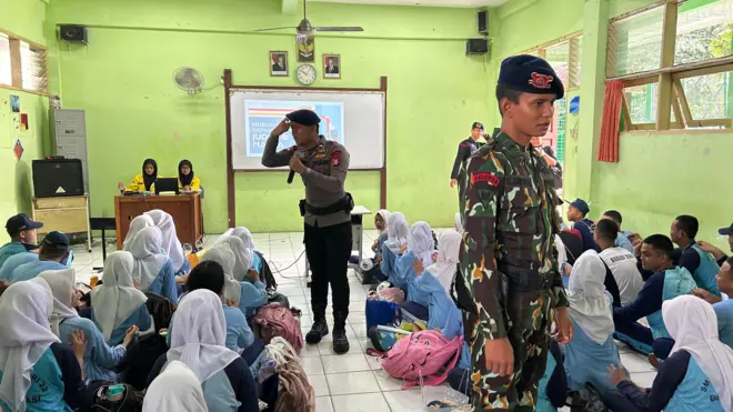 Pelibatan TNI-Polri dalam MPLS di SMKN 1 Kota Bekasi.