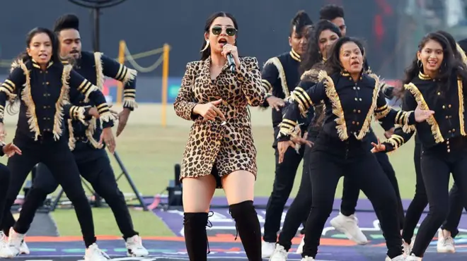 මහනුවර, පල්ලේකැලේ දී අවසන් වූ "ලෙජන්ඩ්ස් ක්‍රිකට් ට්‍රෝෆි 2024" තරගාවලියේදී මුදලට තරග පාවාදීම සඳහා බලපෑම් කිරීමේ චෝදනාව සම්බන්ධයෙන් එම තරගාවලියට සහභාගි වූ කැන්ඩි සෑම්ප් ආර්මි (Kandy Samp Army) ක්‍රිකට් කණ්ඩායමේ හිමිකරු වූ ඉන්දීය ජාතික යෝගී පටෙල් නමැත්තාට එරෙහිව ක්‍රීඩා දූෂණ වැළැක්වීමේ පනත යටතේ මහාධිකරණය හමුවේ අධි චෝදනා පත්‍ර ගොනු කර තිබේ.