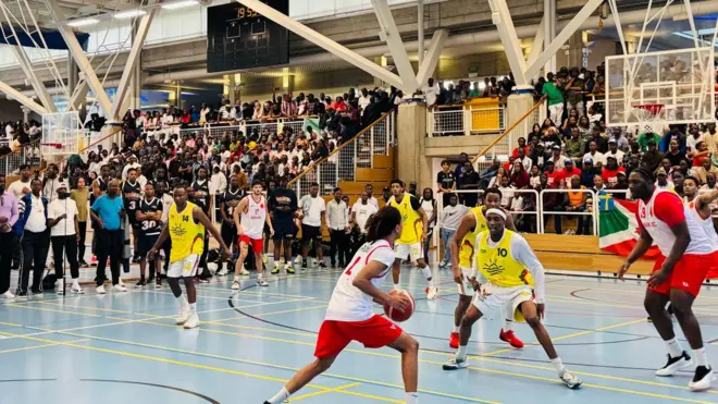  Mu kibuga c'umupira wa basketball i Genève, ku wa 19 Ndamukiza, Swisse
