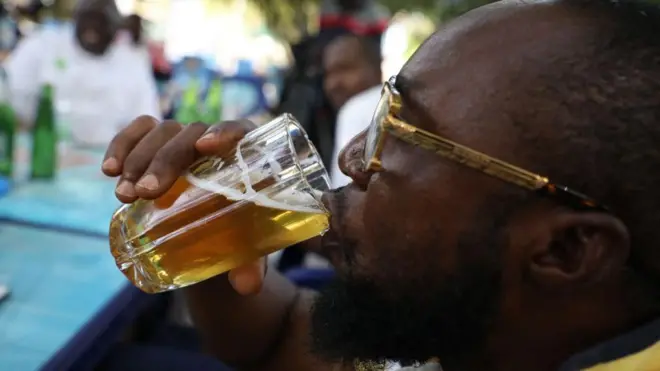 Man wey dey drink beer