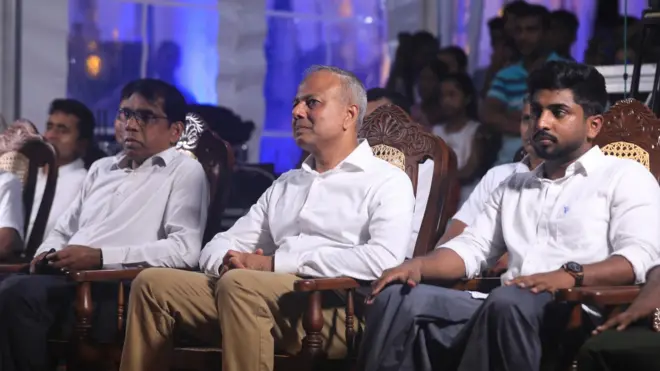 ජනාධිපතිවරණය පැවැත්වීමට පෙර දිනයේදී තමා ඇතුළු මූල්‍ය නිලධාරීන් තිදෙනෙකුට රු. මිලියන 100ක ගෙවීමක් සිදු කිරීමට සහතික කරන ලෙස බලපෑමක් එල්ල වූ නිසා රැකියාව බේරා ගැනීමට තමා ඇතුළු නිලධාරීන්ට නියමිත ක්‍රමවේදයෙන් තොර ව මුදල් ගෙවීම සහතික කිරීමට සිදුවූ බවට මූල්‍ය නිලධාරිනියක විසින් කෝප් කමිටුව හමුවේ සිදුකළ ප්‍රකාශයක් ඇතුළත් වීඩියෝවක් පසුගිය සතිය පුරා සමාජ මාධ්‍ය ඔස්සේ සංසරණය විය.