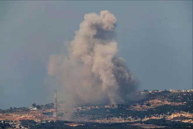 صورة تظهر تصاعد للدخان على الحدود اللبنانية الإسرائيلية