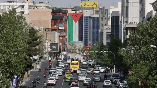 Calanka Falastiin oo ka muuqda wado kamida dariiqyada magaalada Texraan