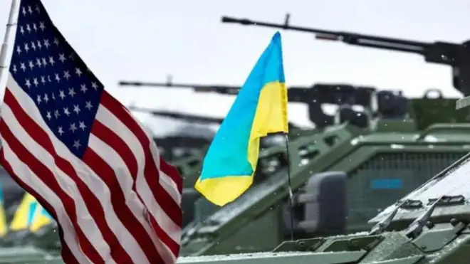 американский и украинский флаги 