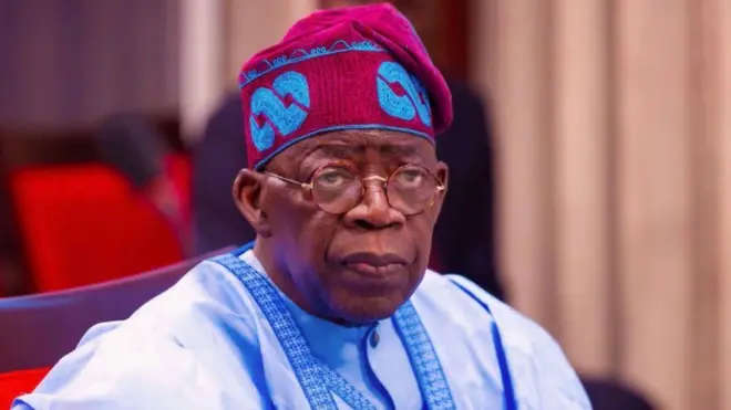Ààrẹ Nàìjíríà, Bola Tinubu wọ agbádá olómi aro