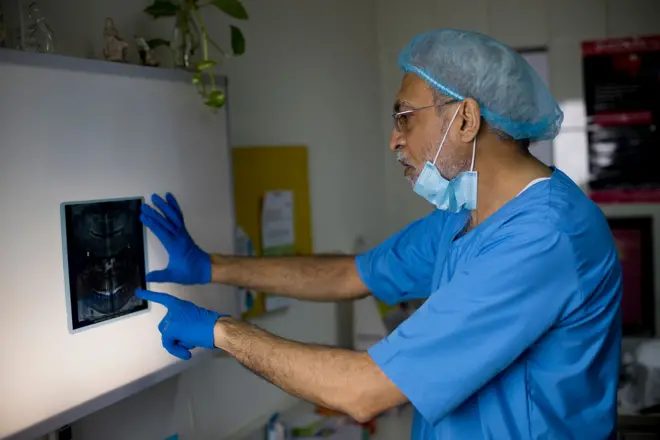 চিকিৎসক 