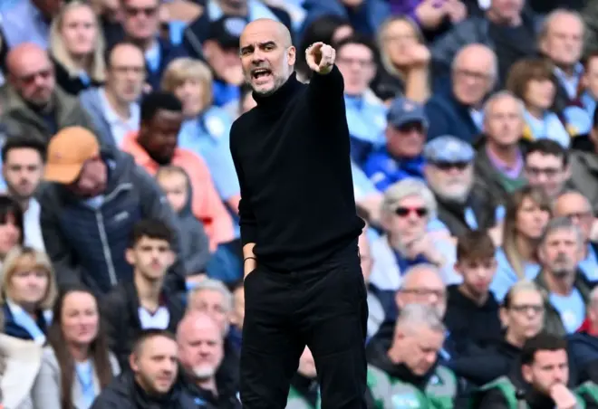 غوارديولا غاضب أثناء المباراة