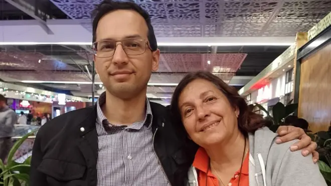 Daniel Franco, junto a su madre.