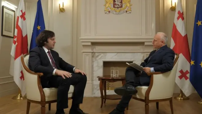 BBCのインタビューを受けるジョージアのイラクリ・コバヒゼ首相