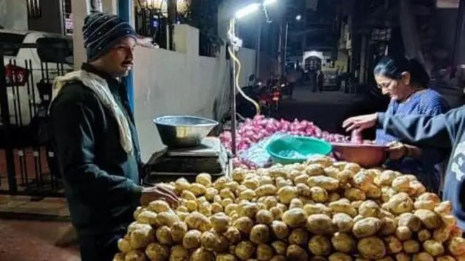 పోలీసుల మారువేషం