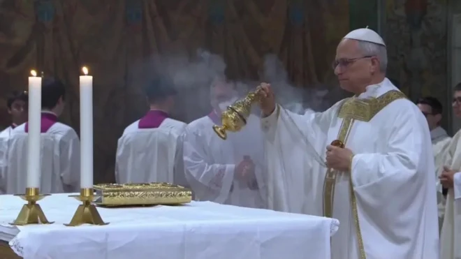 Папа римский Лев XIV служит первую мессу после избрания понтификом