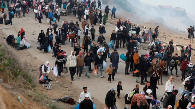 الغزيون يبدأون العودة إلى شمال غزة