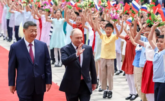 Russian President Vladimir Putin (R) and Chinese President Xi Jinping during a welcoming ceremony at the Great Hall of the People in Beijing, China, 20 May 2026.