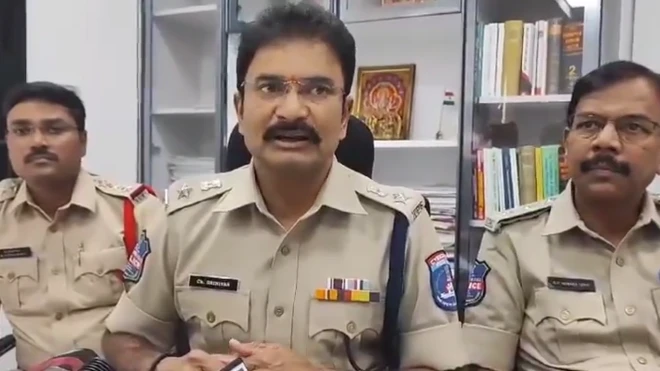 పోలీసుల ప్రెస్ మీట్