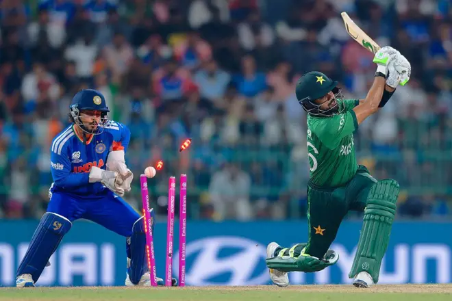 බාබාර් අසාම්ගේ දැවී යාම