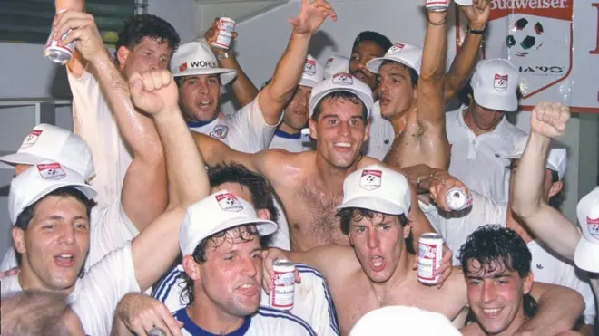 جشن پیروزی تیم فوتبال آمریکا پس از راه یافتن به جام جهانی ۱۹۹۰ 