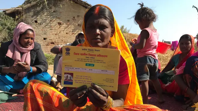 मनरेगा जॉब कार्ड के साथ पानपती देवी