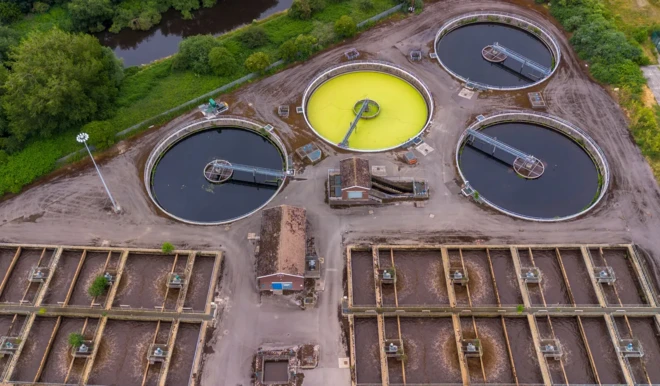 Réservoirs d'eaux usées