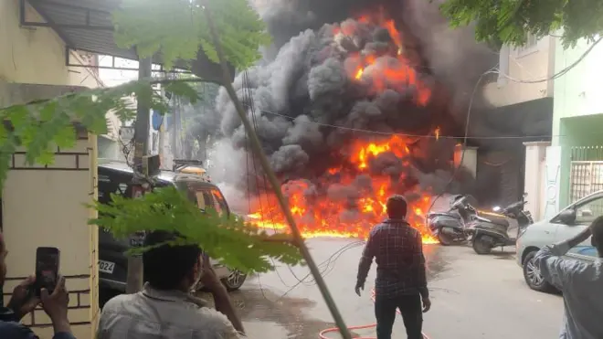 నాంపల్లి గోదాంలో అగ్ని ప్రమాదం