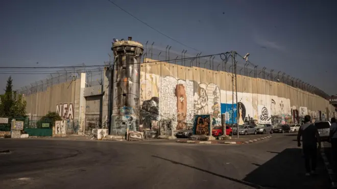 دیوارهای اطراف اردوگاه دهیشه در بیت لحم، کرانه باختری