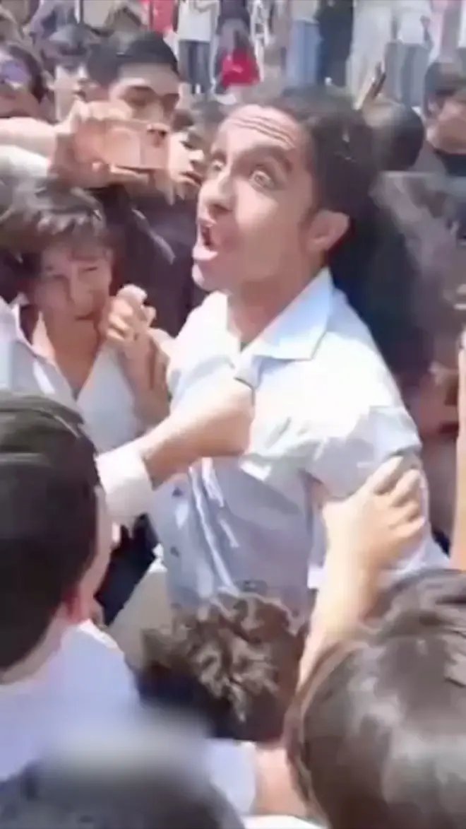هجوم هزاران طرفدار نیما تکیدو