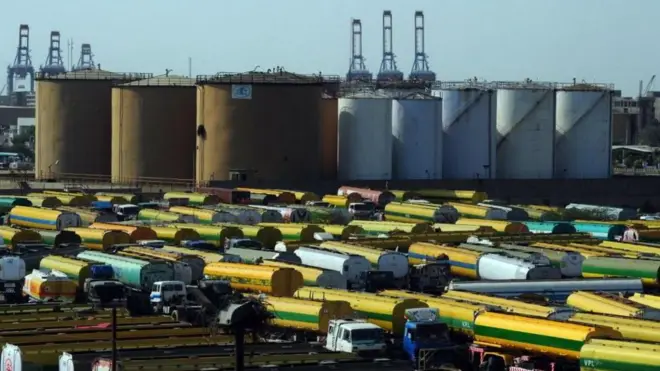 చమురు శుద్ధి కర్మాగారం