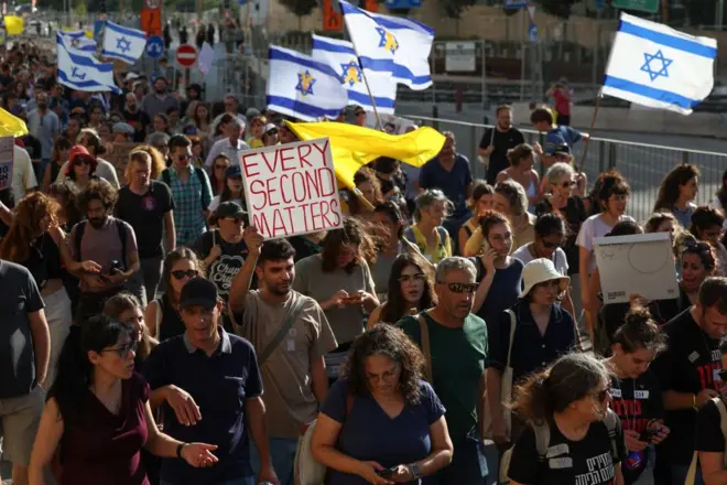مظاهرات في إسرائيل تطالب بتحرير الرهائن الإسرائيليين في غزة
