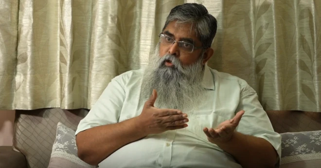বিবিসিকে সাক্ষাৎকার দিচ্ছেন ভারতের বিখ্যাত ইংরেজি সংবাদপত্র 'দ্য টেলিগ্রাফ'-এর প্রাক্তন সম্পাদক রাজাগোপাল রামদাস