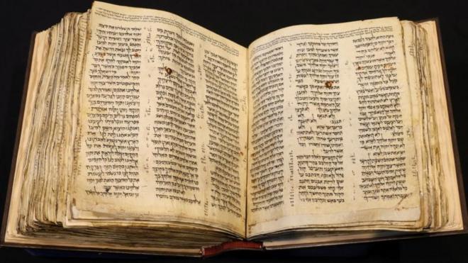 O manuscrito mais antigo que contém todos os livros da Bíblia Hebraica