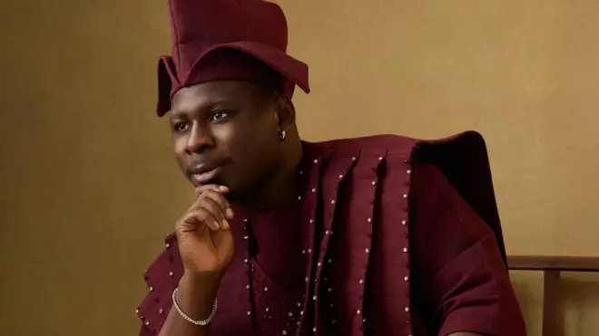 Alawada Kamo State wọ agbada ati fila
