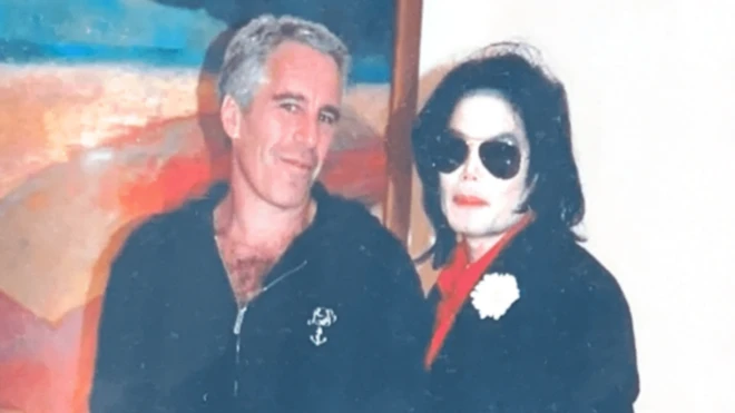 Epstein junto al cantante Michael Jackson.