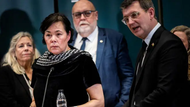 ویوین موتزفلدت، وزیر خارجه و استقلال گرینلند در کنار ترولس لوند پولسن، وزیر دفاع دانمارک