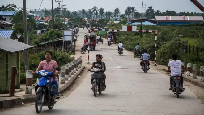 စစ်တွေမြို့နဲ့ ရွှေမင်းဂံရေတပ်က ၅ မိုင်ဝန်းကျင်လောက်ပဲ ဝေးပါတယ် (ပုံဟောင်း)