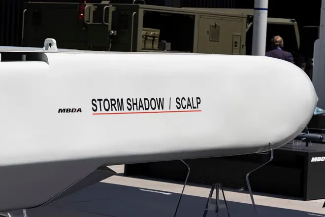 Крупний план носової частини ракети Storm Shadow/SCALP на виставці