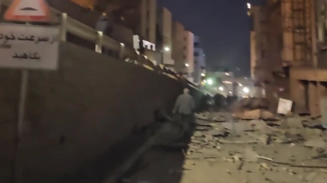 اسکرین شاتی از بیرون بیمارستان گاندی