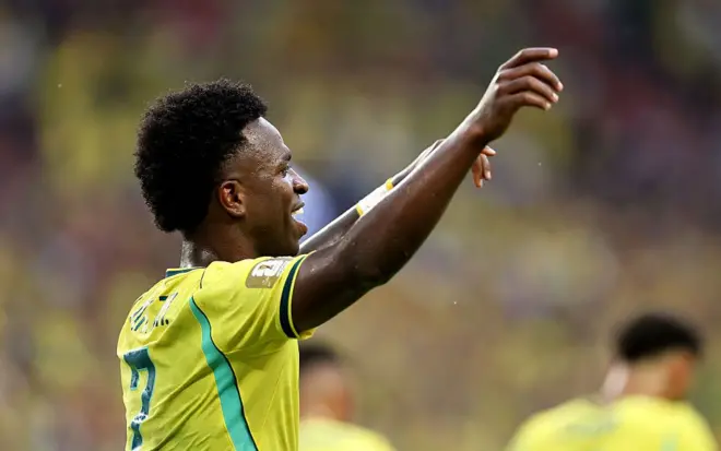 Vini Jr. comemora gol