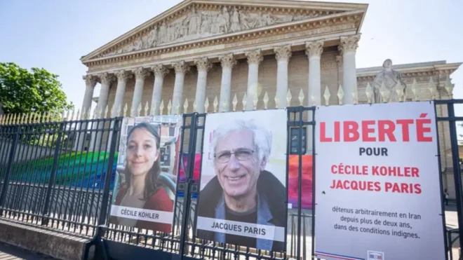 سیسیل کوهلر، معلم ۴۰ ساله و عضو فدراسیون آموزش و فرهنگ سندیکای نیروی کار فرانسه و شریک زندگی‌اش ژاک پاریس، که در دهه ۷۰ زندگی‌اش است، در اردیبهشت ۱۴۰۱ در ایران دستگیر شدند