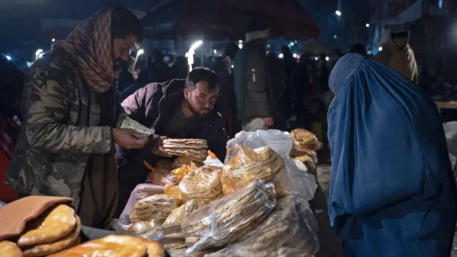 نرخ تبادل ارز افغانی بر اساس داده‌های «سرای شهزاده» در کابل در دو روز گذشته در برابر دلار سیر نزولی سریع داشته 