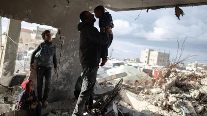 تشهد غزة قصفاً متواصلاً منذ بدء الحرب