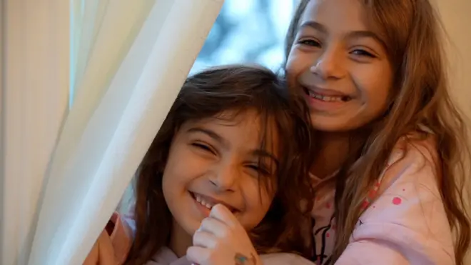 ابنتا محمد الغصين