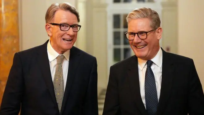 کی‌یر استارمر، نخست وزیر بریتانیا در کنار پیتر مندلسون