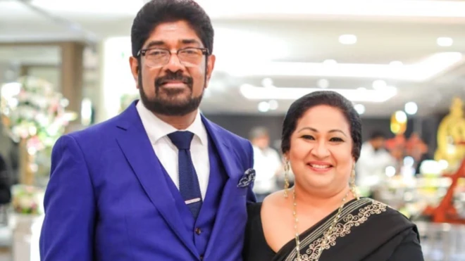 Keheliya Rambukwella and wife.