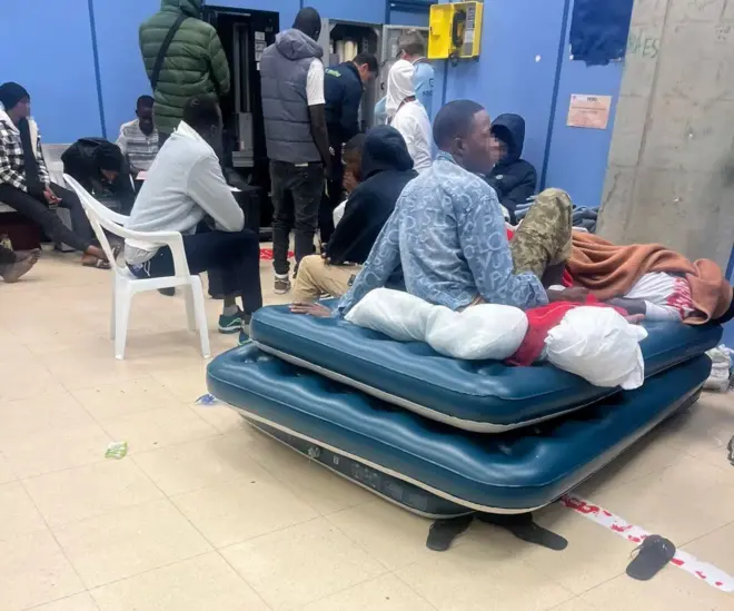 Tahriibayaal ah oo Soomaali ku jiraan ayaa xaniban garoonka Madrid.