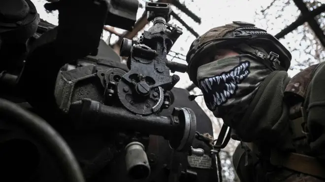 Украинский военный с маской