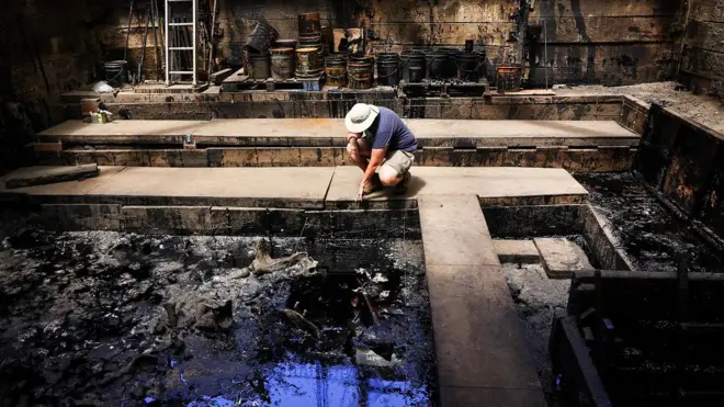 محققان مشغول کار در گودال شماره ۹۱ این محوطه، ۱۷ اوت ۲۰۲۳