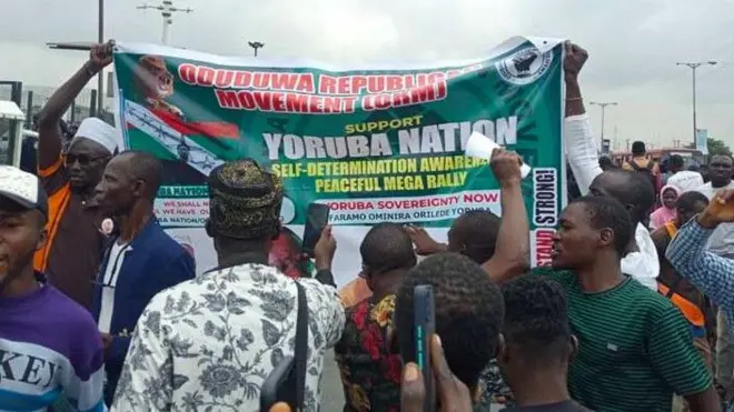 Awọn ọmọ ẹgbẹ Yoruba Nation di mọ asia ẹgbẹ naa