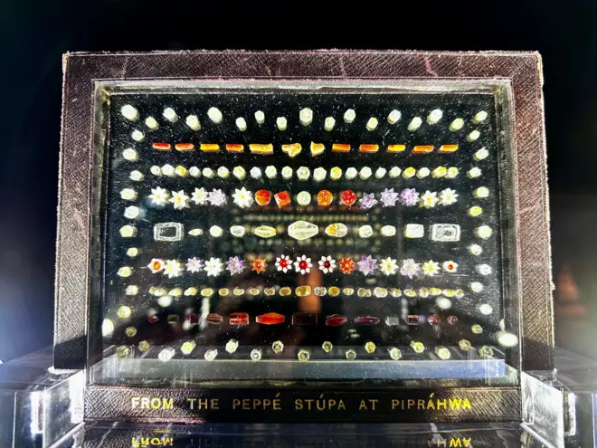 ဗုဒ္ဓဘုရားရဲ့ ရာနဲ့ချီတဲ့ ဓာတ်တော်မွေတော်တွေကို လေလံတင် ရောင်းချမှုကို အိန္ဒိယအစိုးရက ကန့်ကွက်မှုကြောင့် ရွှေ့ဆိုင်း