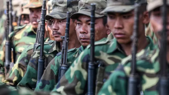 TNLA တပ်ဖွဲ့ဝင်တွေ (ပုံဟောင်း)