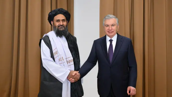 Президент Шавкат Мирзиёев Хонкенди шаҳрида Афғонистон Бош вазирининг иқтисодий масалалар бўйича ўринбосари вазифасини бажарувчи Мулла Абдул Ғани Бародарни қабул қилганди (3 июл, 2025)